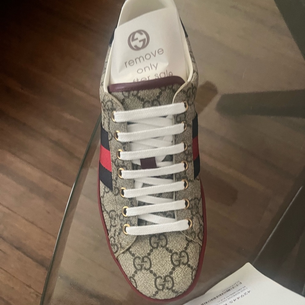 COPY - Only worn twice. Great condition and REAL.